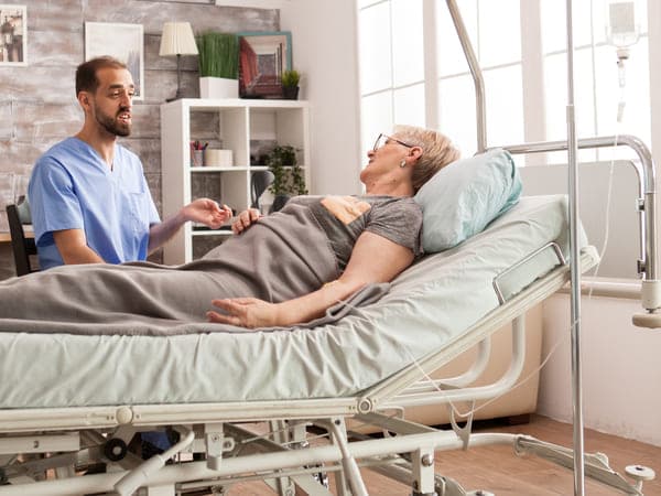 Профессиональный уход за лежачими больными